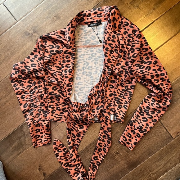 Nasty gal leopard top front tie - Picture 1 of 3